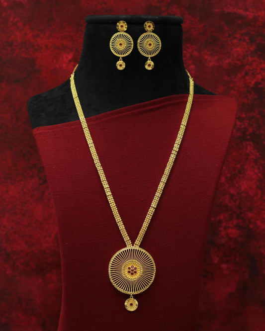 FORMING LONG NECKLACE