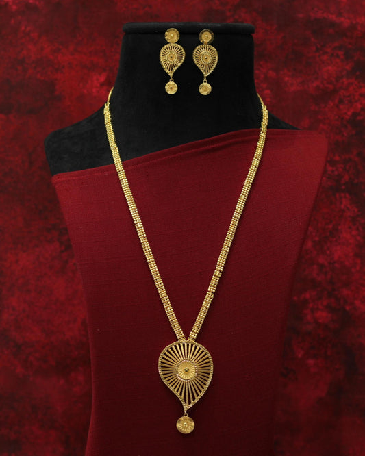 FORMING LONG NECKLACE