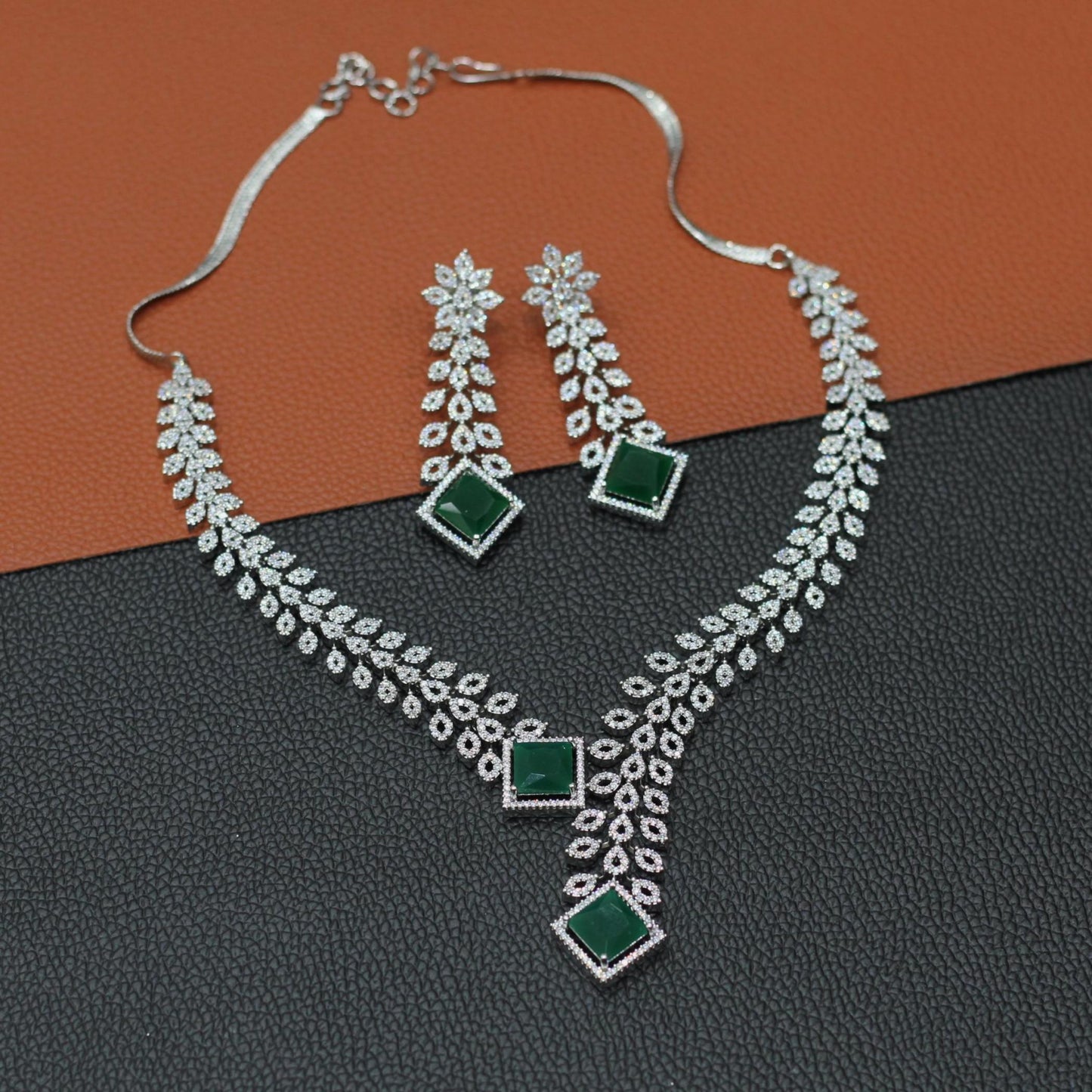 AD NECKLACE SET