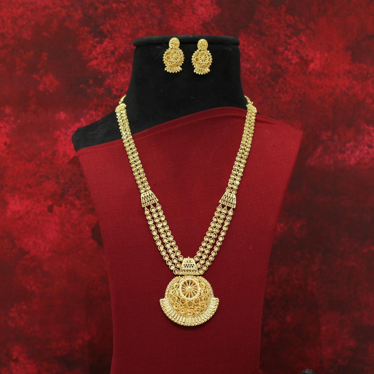 FORMING LONG NECKLACE