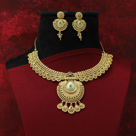 FORMING SHORT NECKLACE