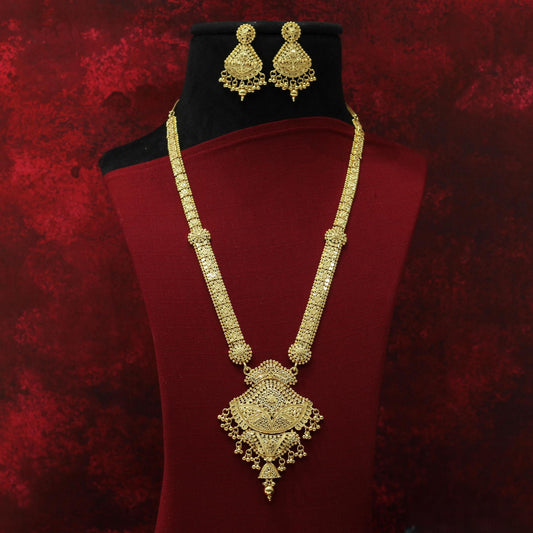 FORMING LONG NECKLACE