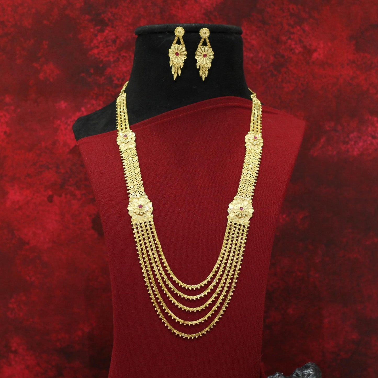 FORMING LONG NECKLACE