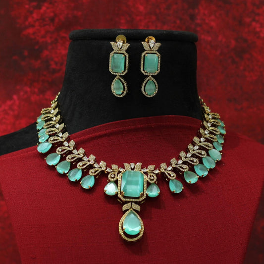 VICTORIAN ANTIQUE AD NECKLACE SET