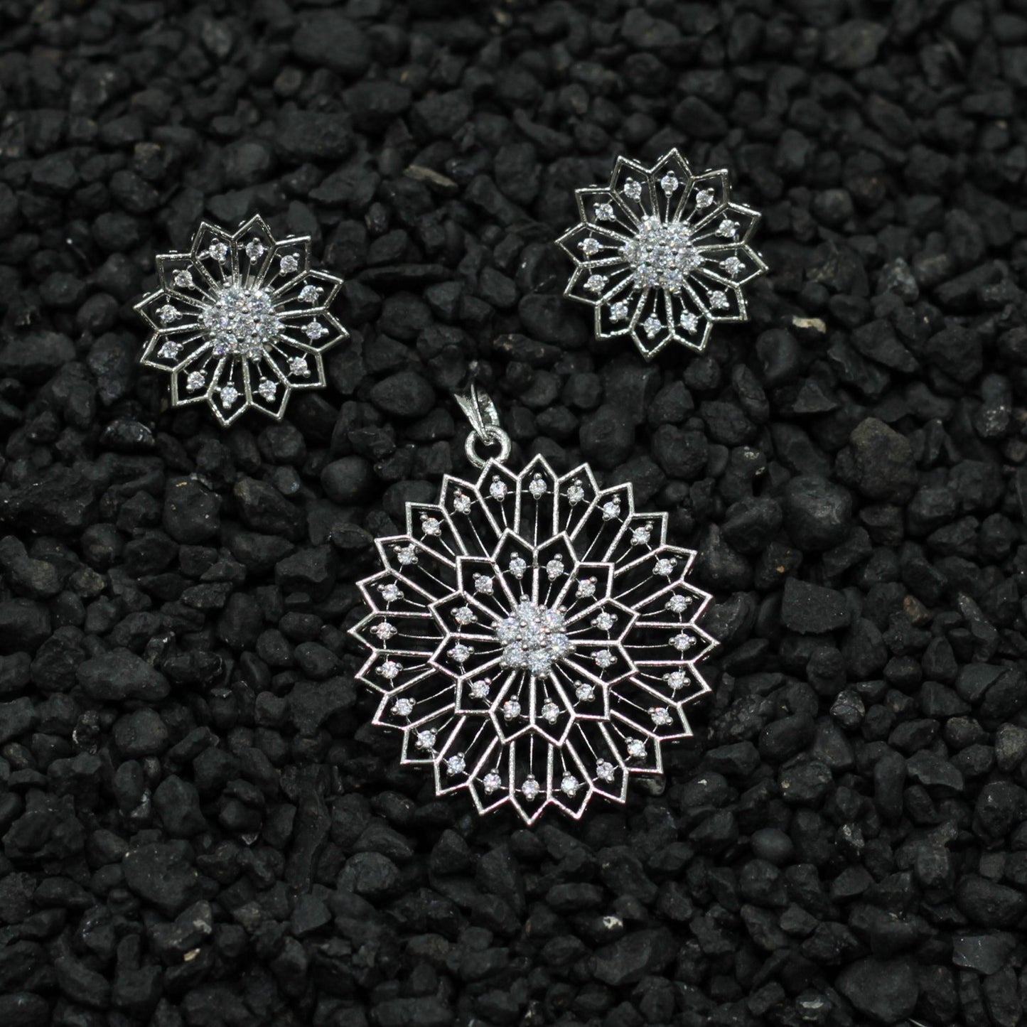 AD PENDENT SET