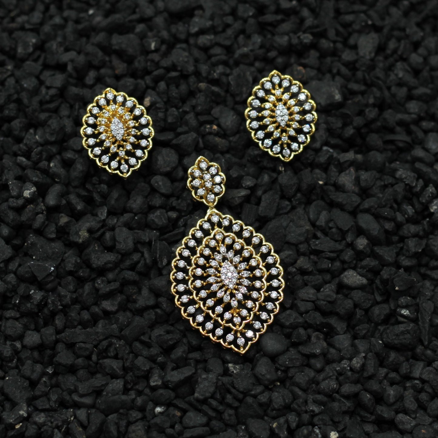 AD PENDENT SET