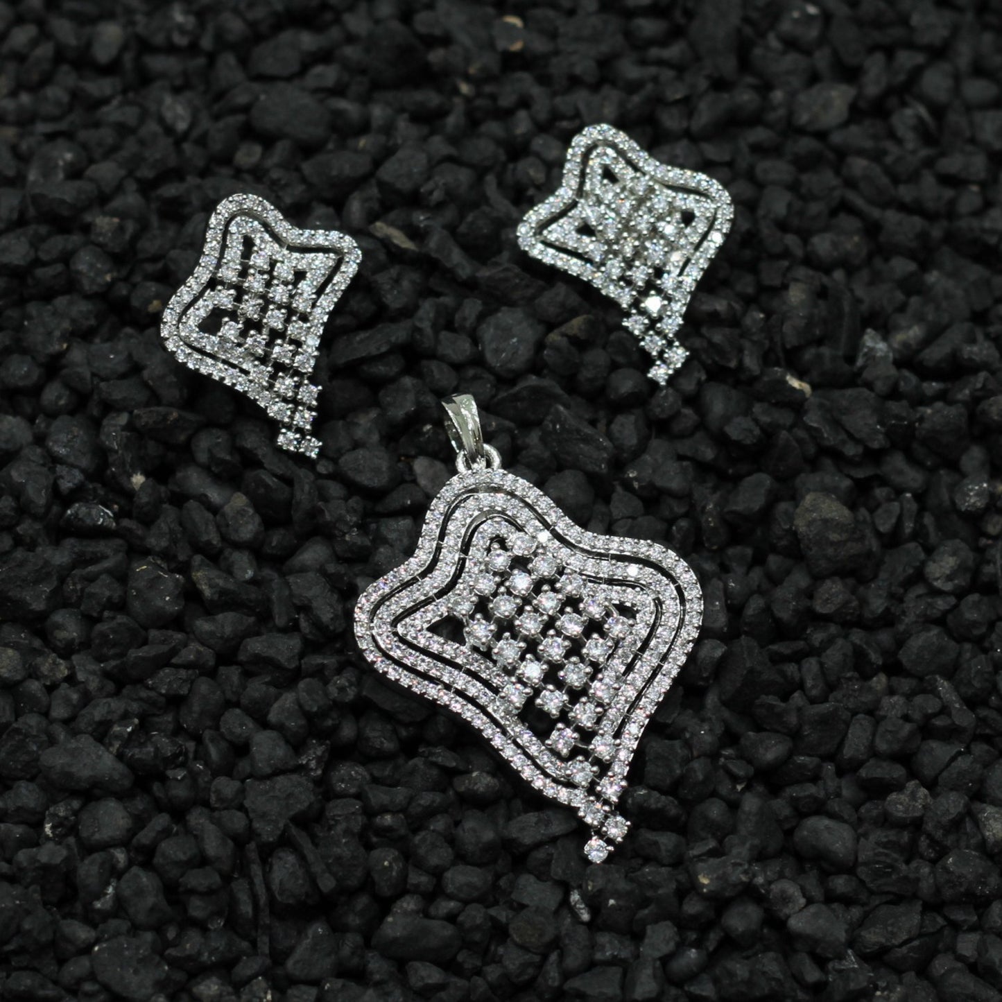 AD PENDENT SET