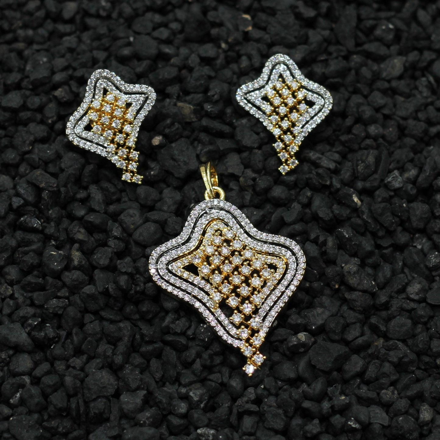 AD PENDENT SET