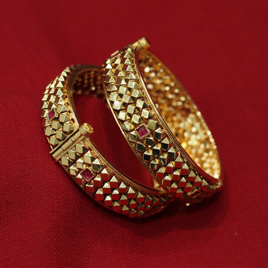 ASHTAPAILU BANGLE