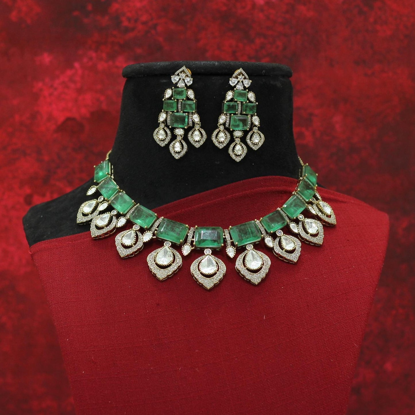 VILANDI KUNDAN NECKLACE SET